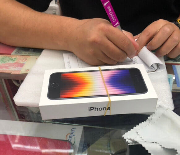 新 iPhone 届く気がしないので、、